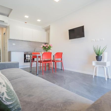 Sant'Agostino Apartments By Rent All Комо Экстерьер фото