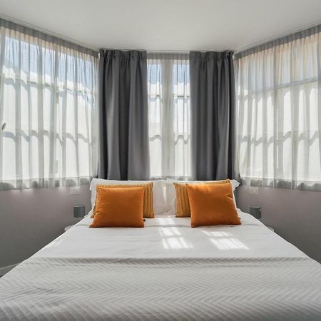 Sant'Agostino Apartments By Rent All Комо Экстерьер фото