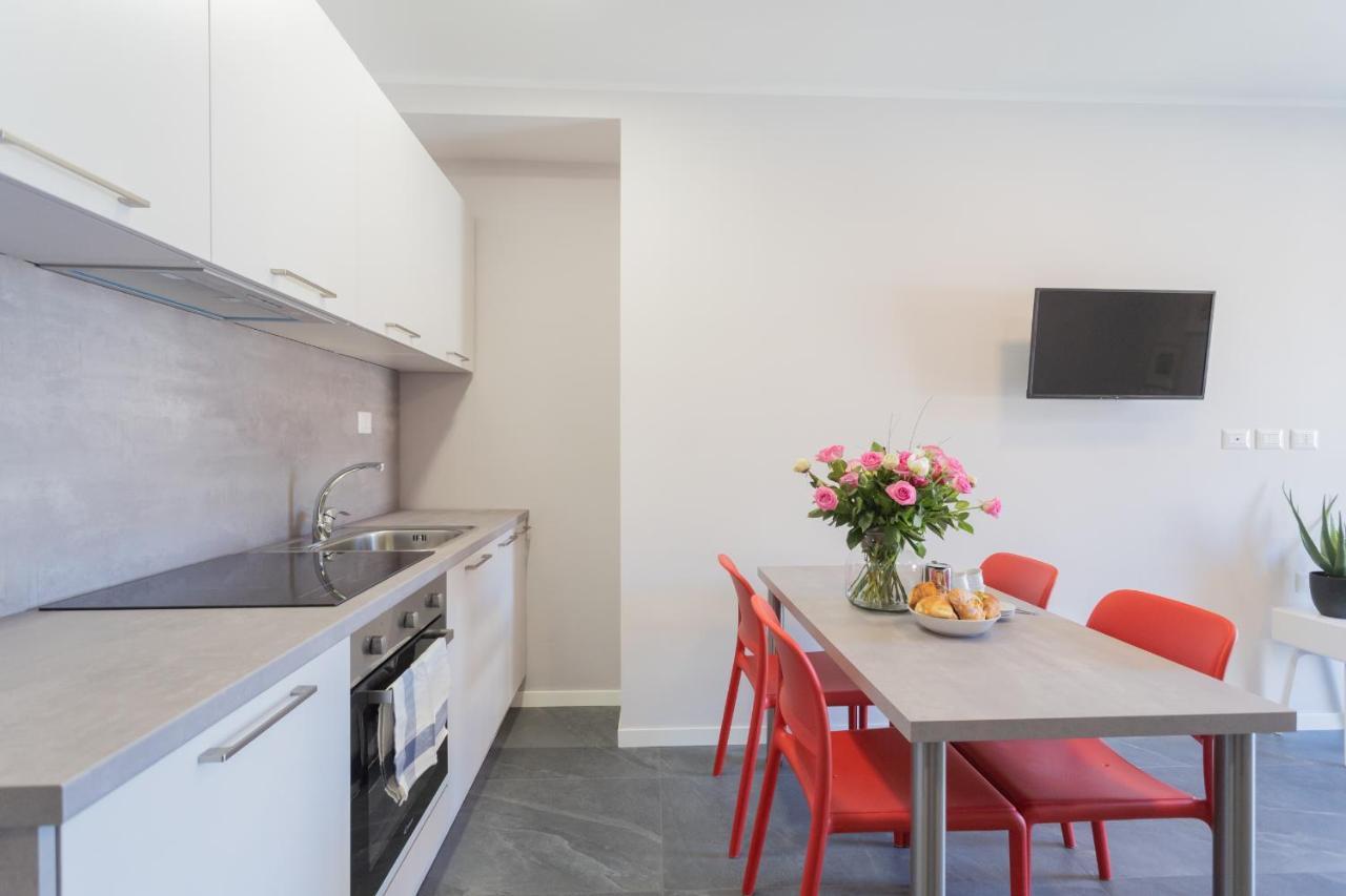 Sant'Agostino Apartments By Rent All Комо Экстерьер фото
