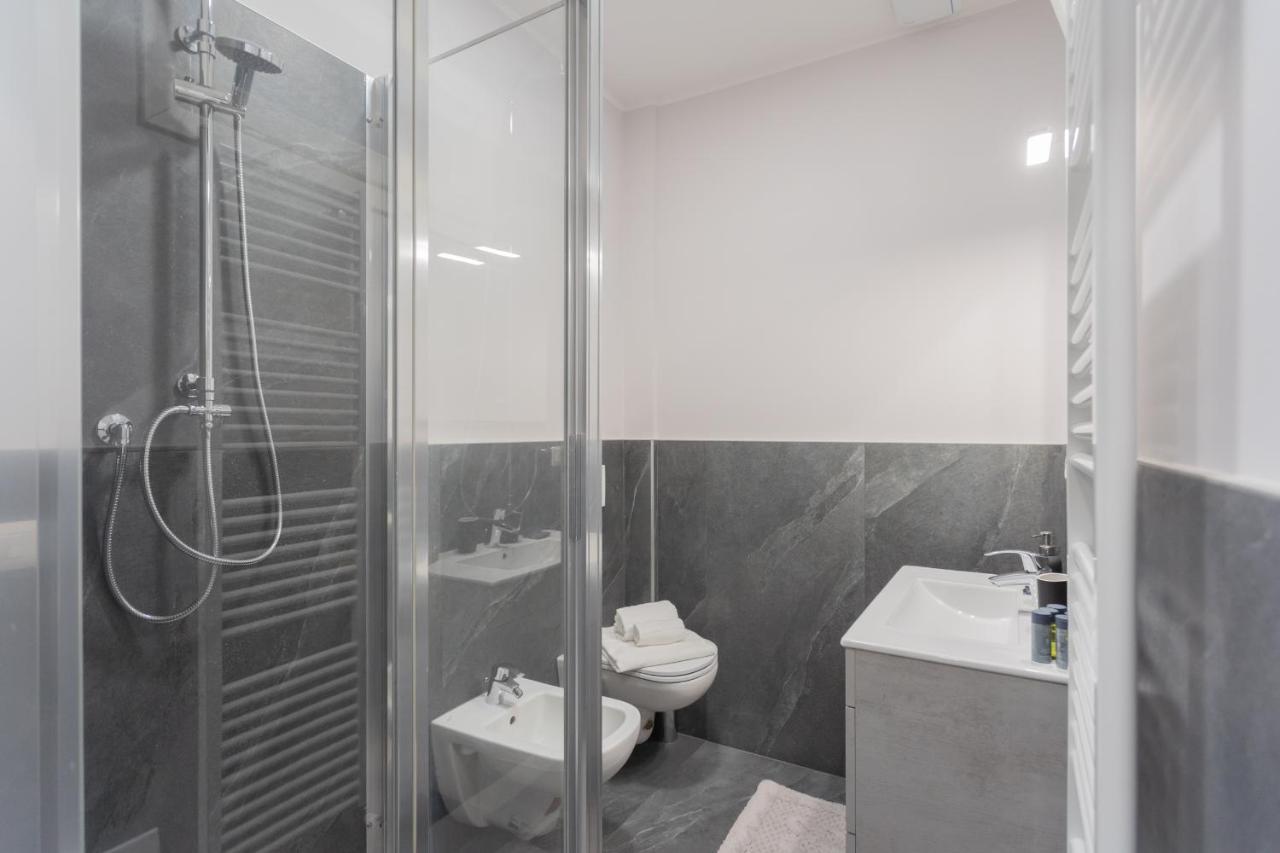 Sant'Agostino Apartments By Rent All Комо Экстерьер фото