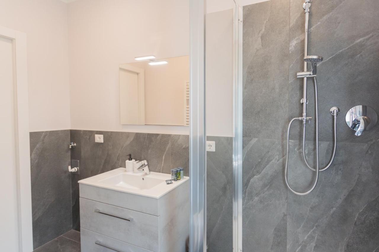 Sant'Agostino Apartments By Rent All Комо Экстерьер фото