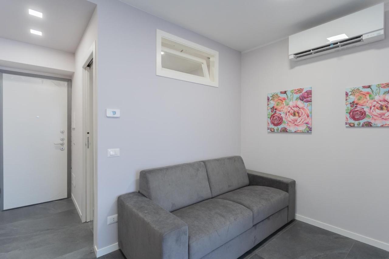 Sant'Agostino Apartments By Rent All Комо Экстерьер фото
