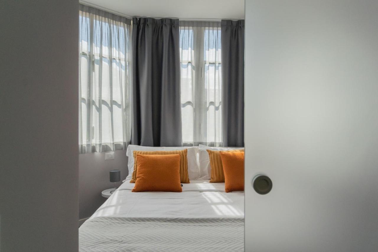 Sant'Agostino Apartments By Rent All Комо Экстерьер фото