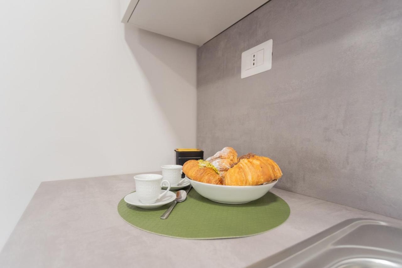 Sant'Agostino Apartments By Rent All Комо Экстерьер фото