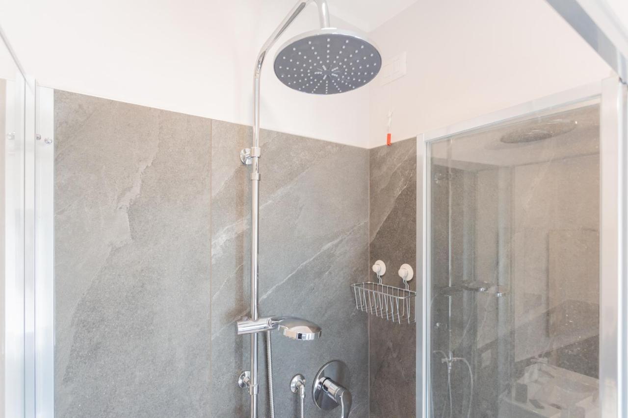 Sant'Agostino Apartments By Rent All Комо Экстерьер фото