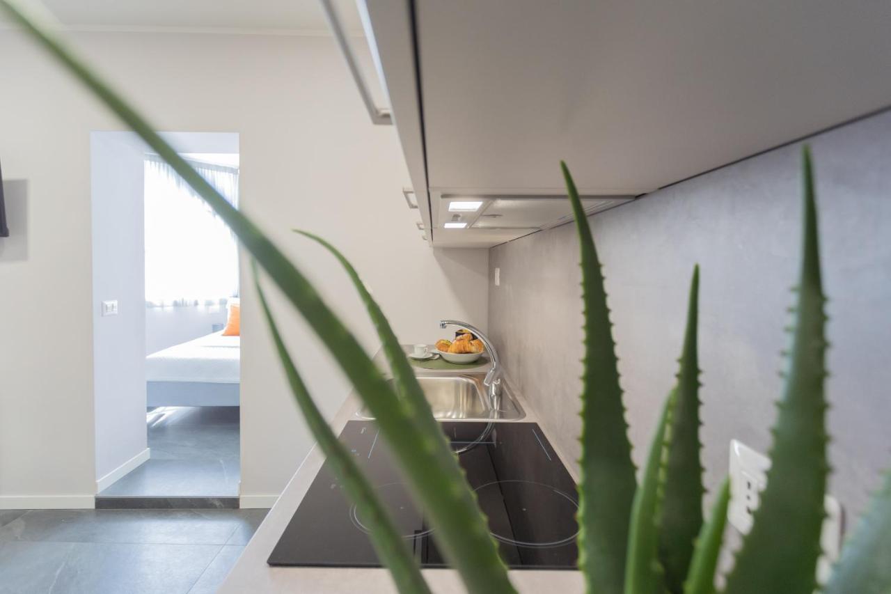 Sant'Agostino Apartments By Rent All Комо Экстерьер фото