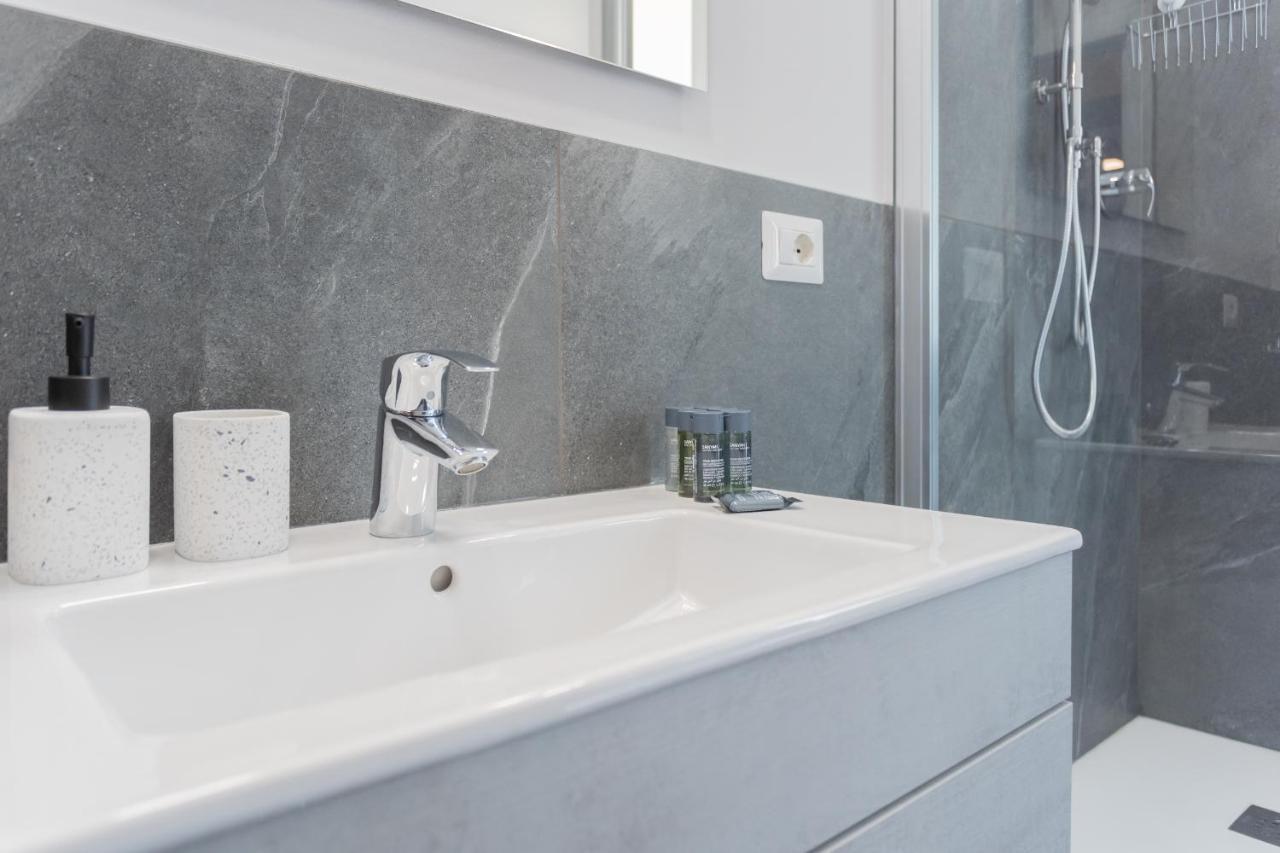 Sant'Agostino Apartments By Rent All Комо Экстерьер фото