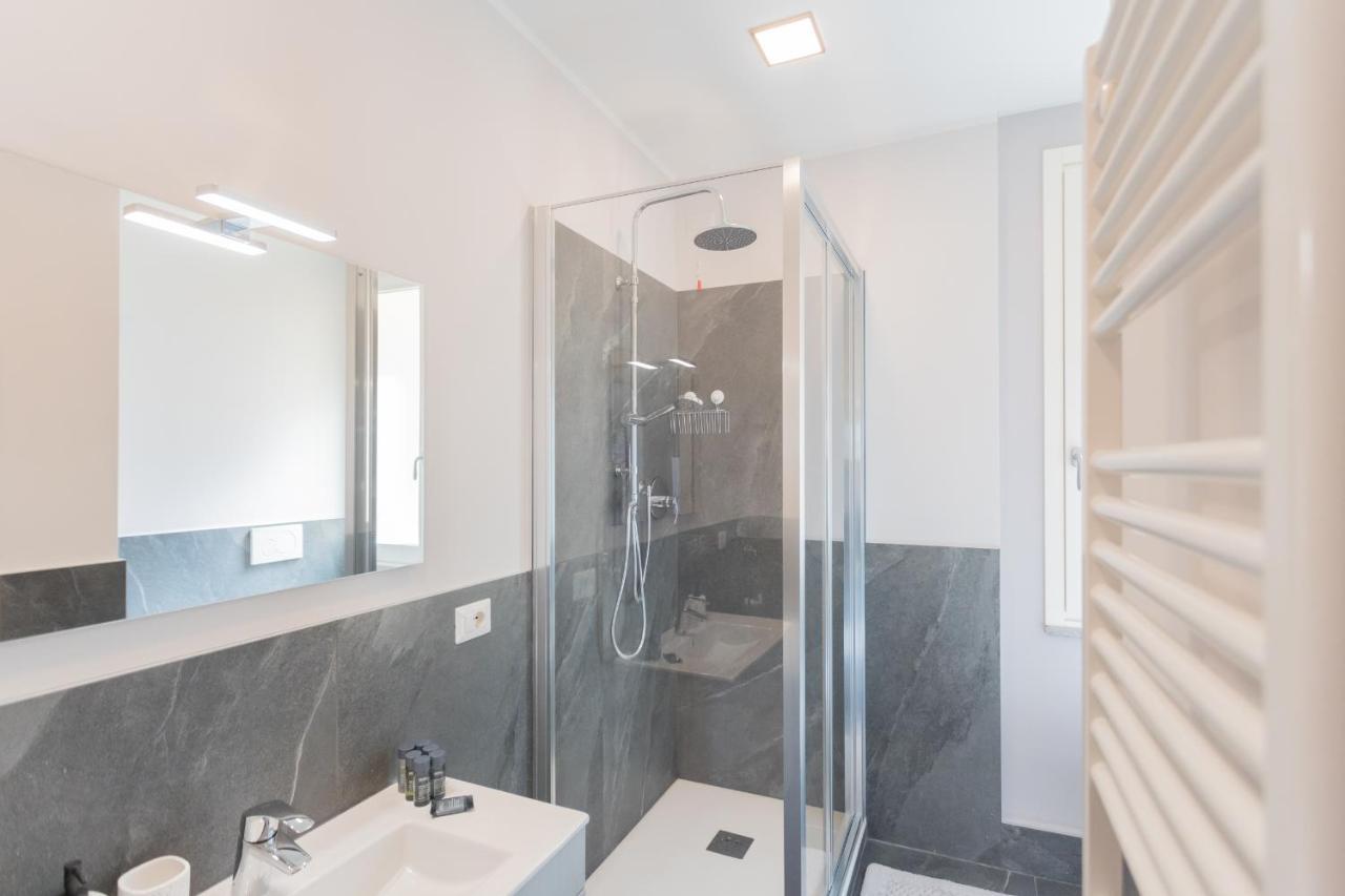 Sant'Agostino Apartments By Rent All Комо Экстерьер фото