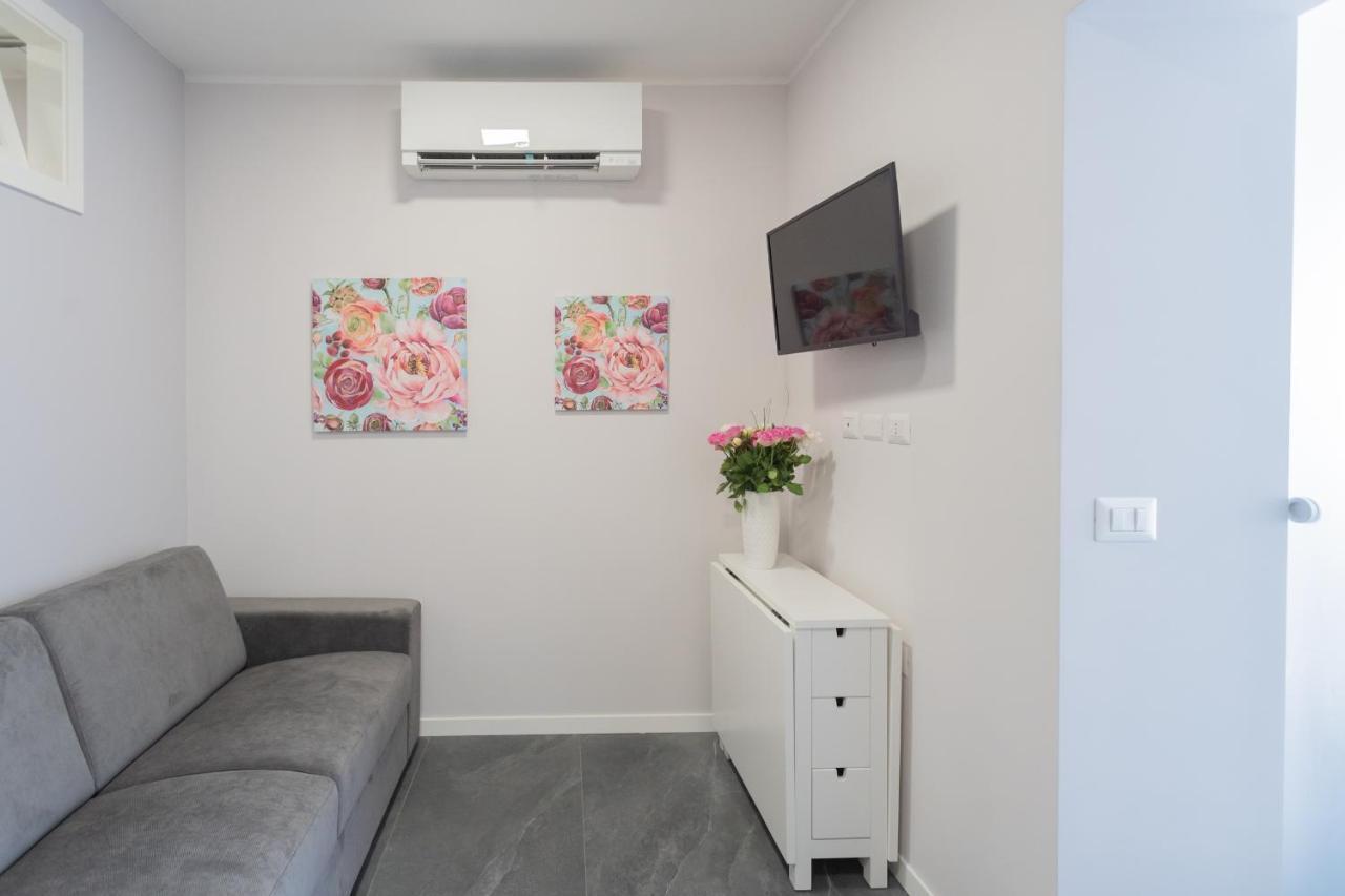 Sant'Agostino Apartments By Rent All Комо Экстерьер фото