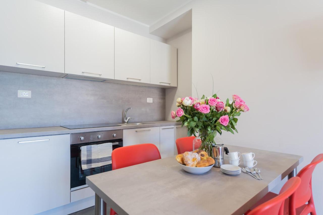 Sant'Agostino Apartments By Rent All Комо Экстерьер фото