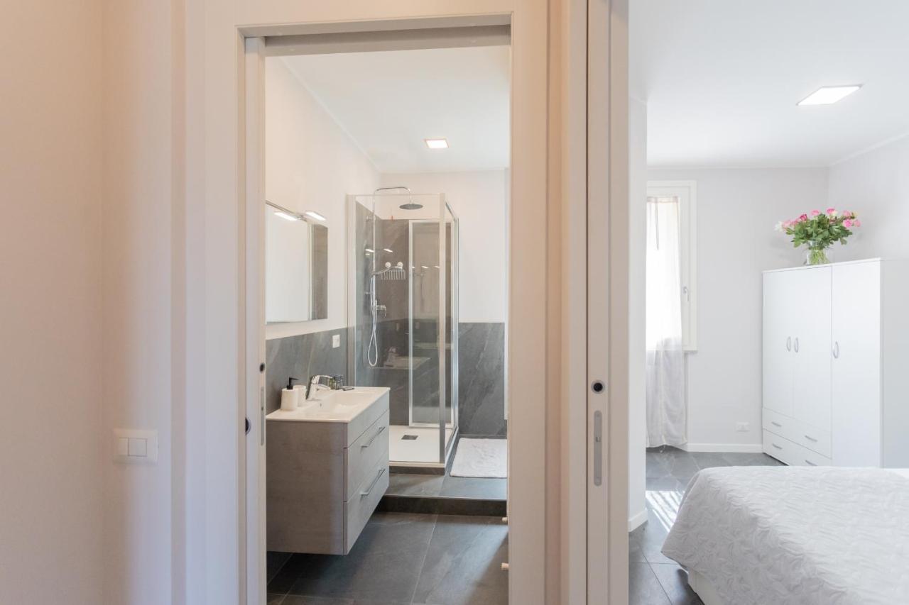 Sant'Agostino Apartments By Rent All Комо Экстерьер фото