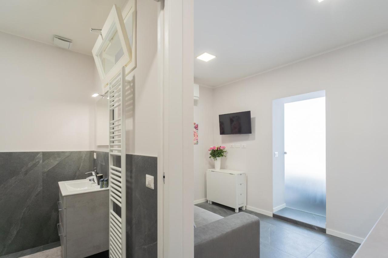 Sant'Agostino Apartments By Rent All Комо Экстерьер фото