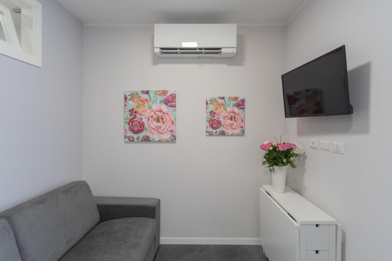 Sant'Agostino Apartments By Rent All Комо Экстерьер фото